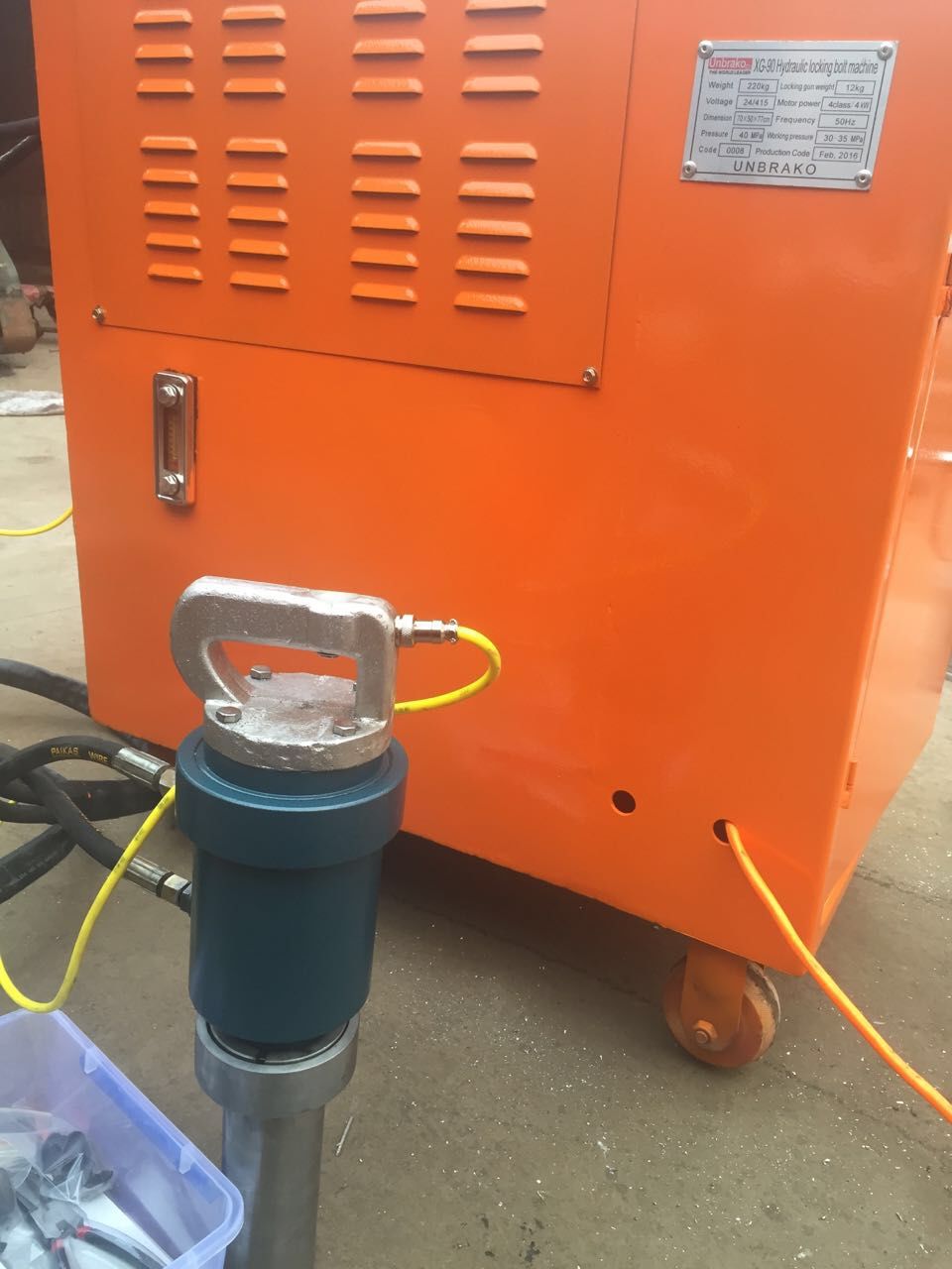 液壓環槽鉚釘機